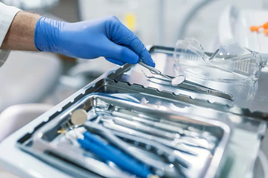 Czy dentysta ma obowiązek przyjąć z bólem? Twoje prawa i obowiązki